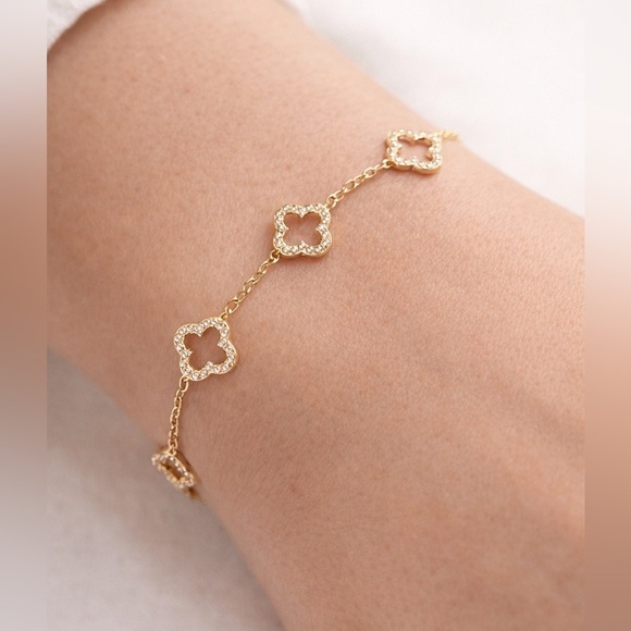 Jewelry - 18K Gold Luxury Rhinestone Clover Bracelet
